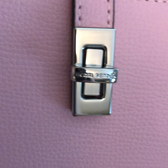 NWOT Henri Bendel wristlet/wallet Never used - Picture 4 of 6